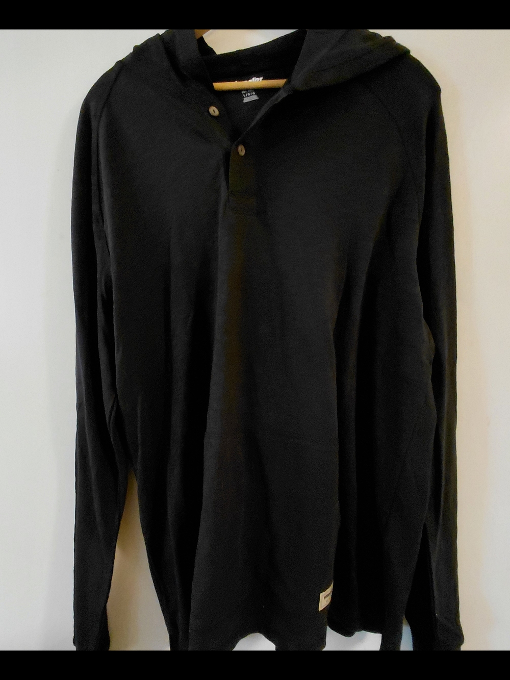 Wrangler Men's Caviar /Black Hooded Long-Sleeve Shirt